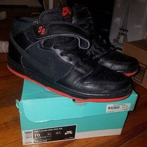 Nike sb. Black and orange/red